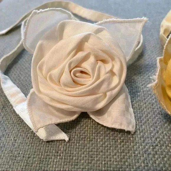 Paperwhite Flower Hair Ribbons - Pair - Picture 2 of 4